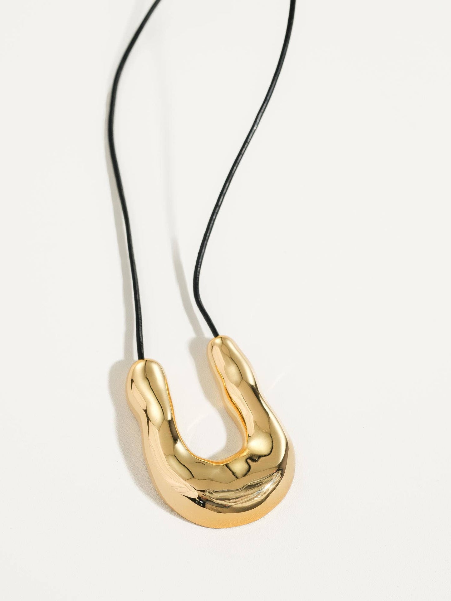 the HORSESHOE necklace