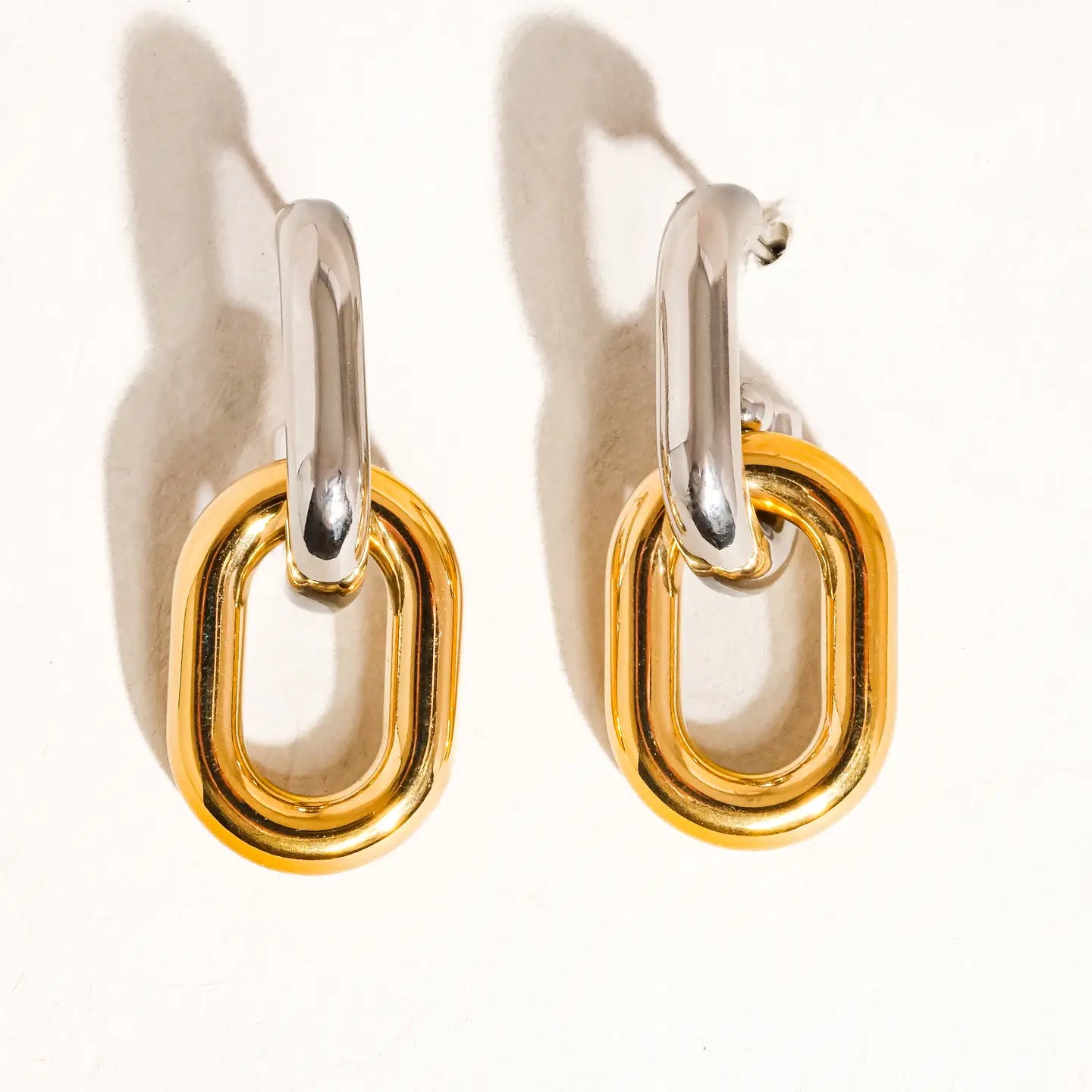 the METALLO earrings