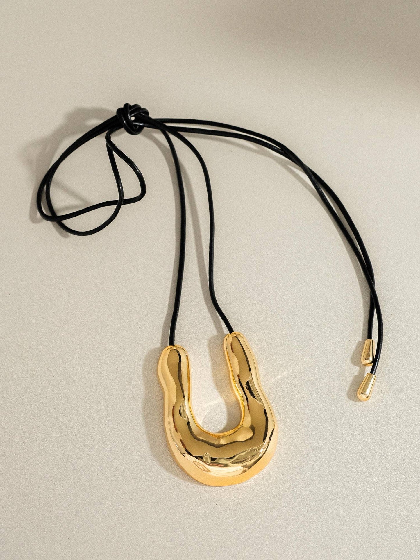 the HORSESHOE necklace