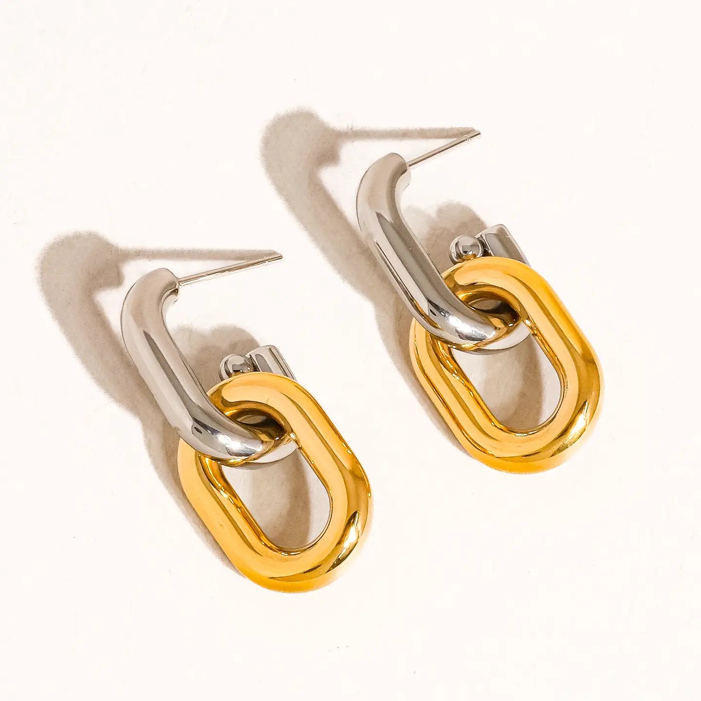 the METALLO earrings