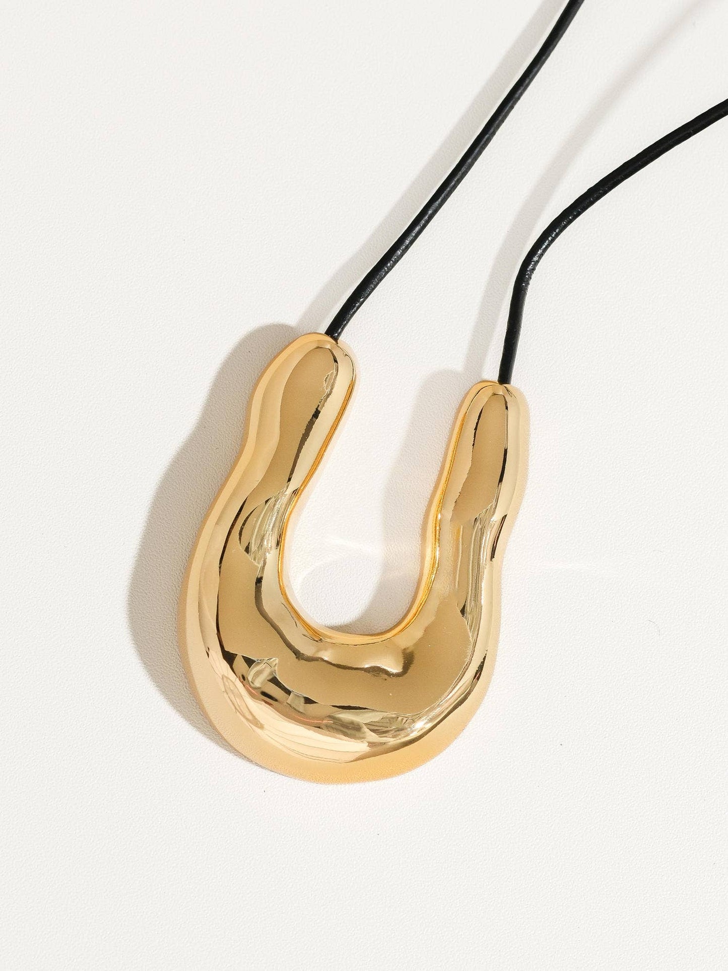 the HORSESHOE necklace