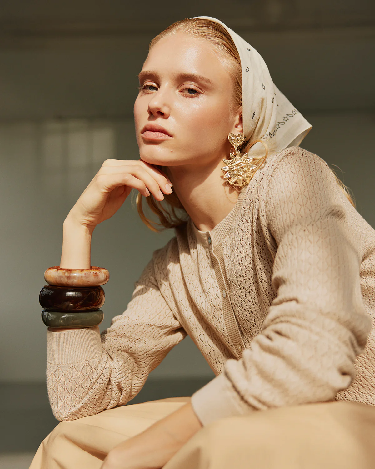 the CISSESW cardigan, beige