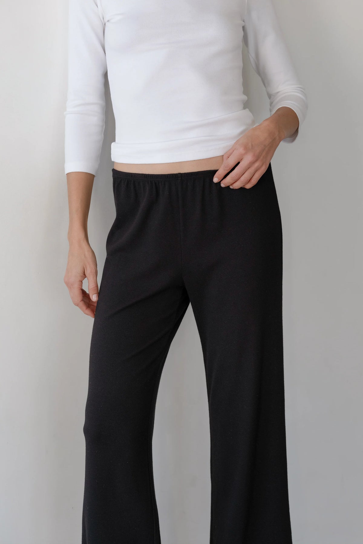 the BABY SCALLOP rib pant, jet
