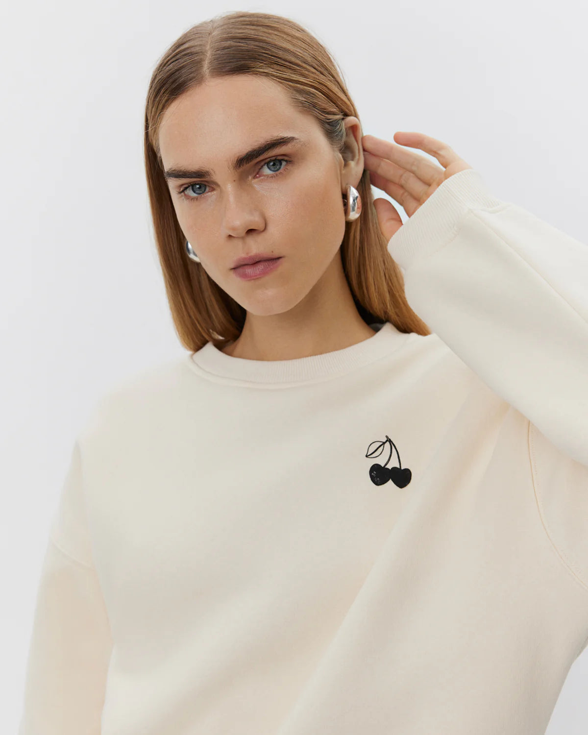 the DAYDREAM BELIEVER pullover, off white
