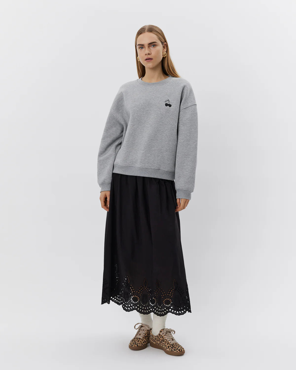 the DAYDREAM BELIEVER pullover, heather grey