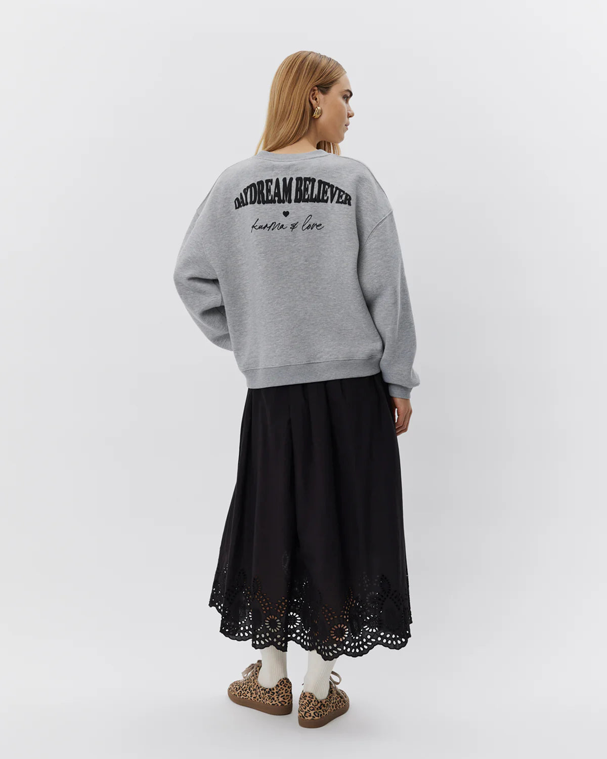 the DAYDREAM BELIEVER pullover, heather grey