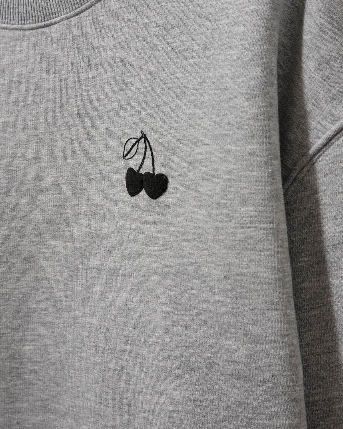 the DAYDREAM BELIEVER pullover, heather grey