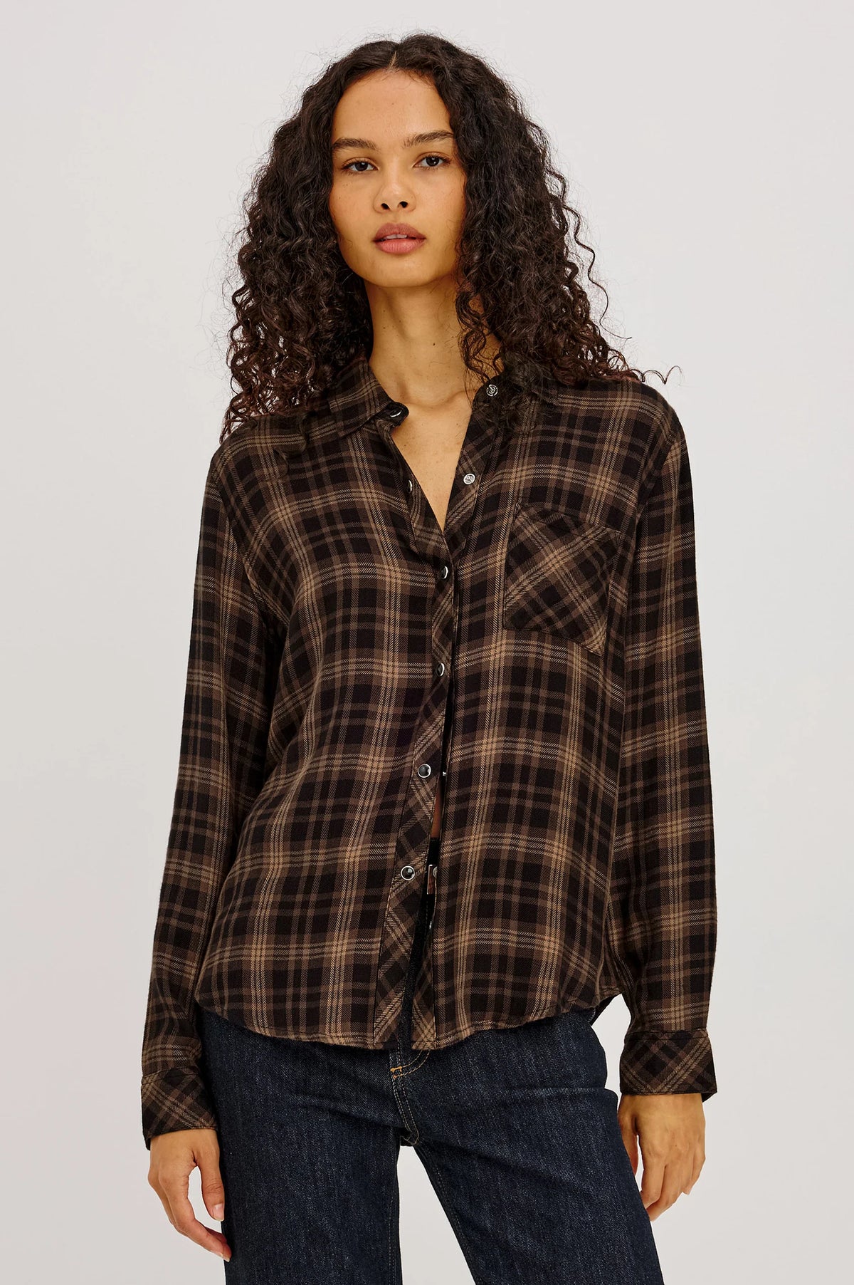 the HUNTER, almond black