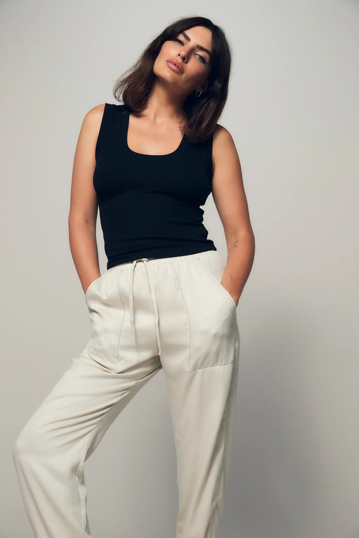 the DEEP U tank, black