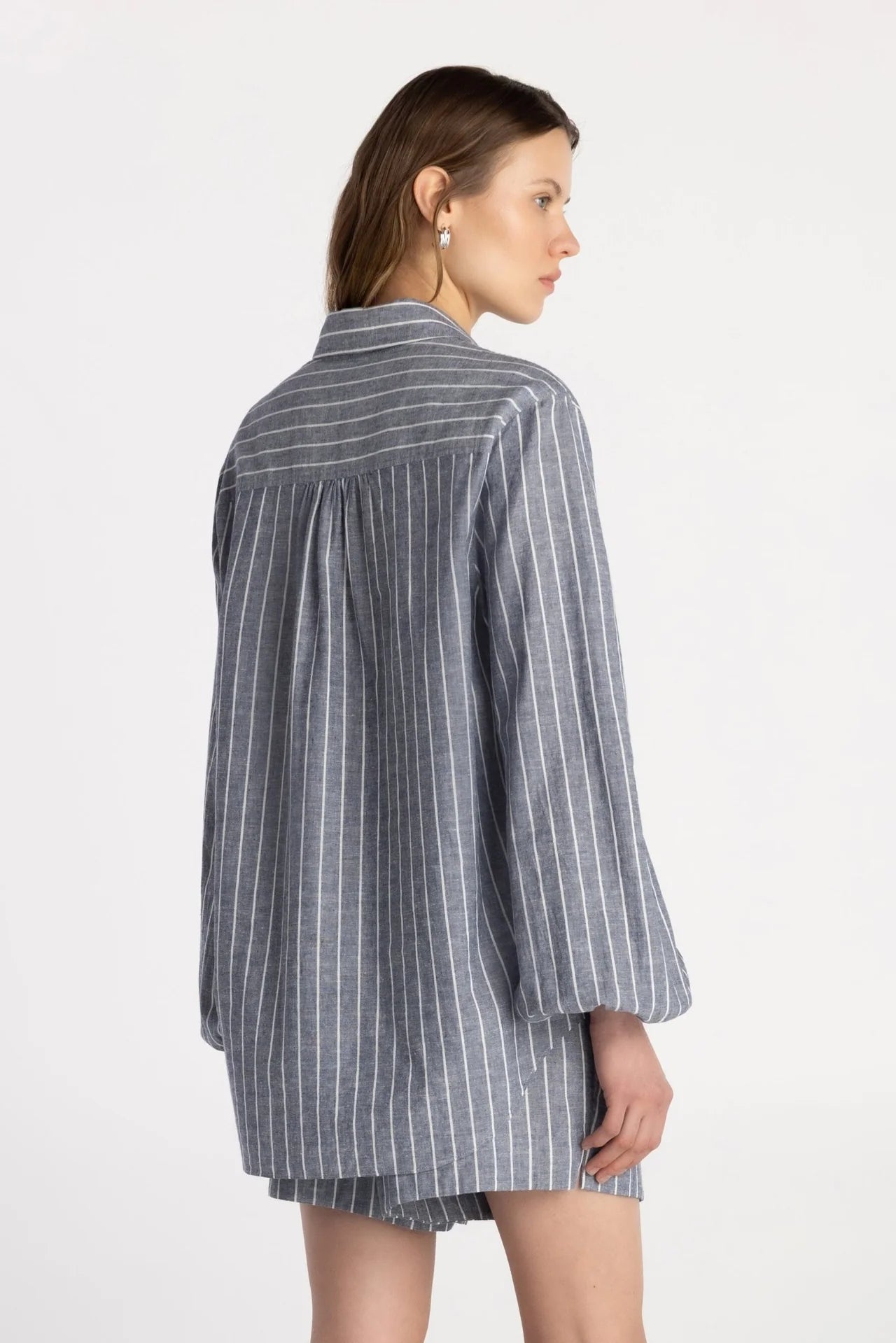 the WEEKENDER shirt, navy/sand stripe