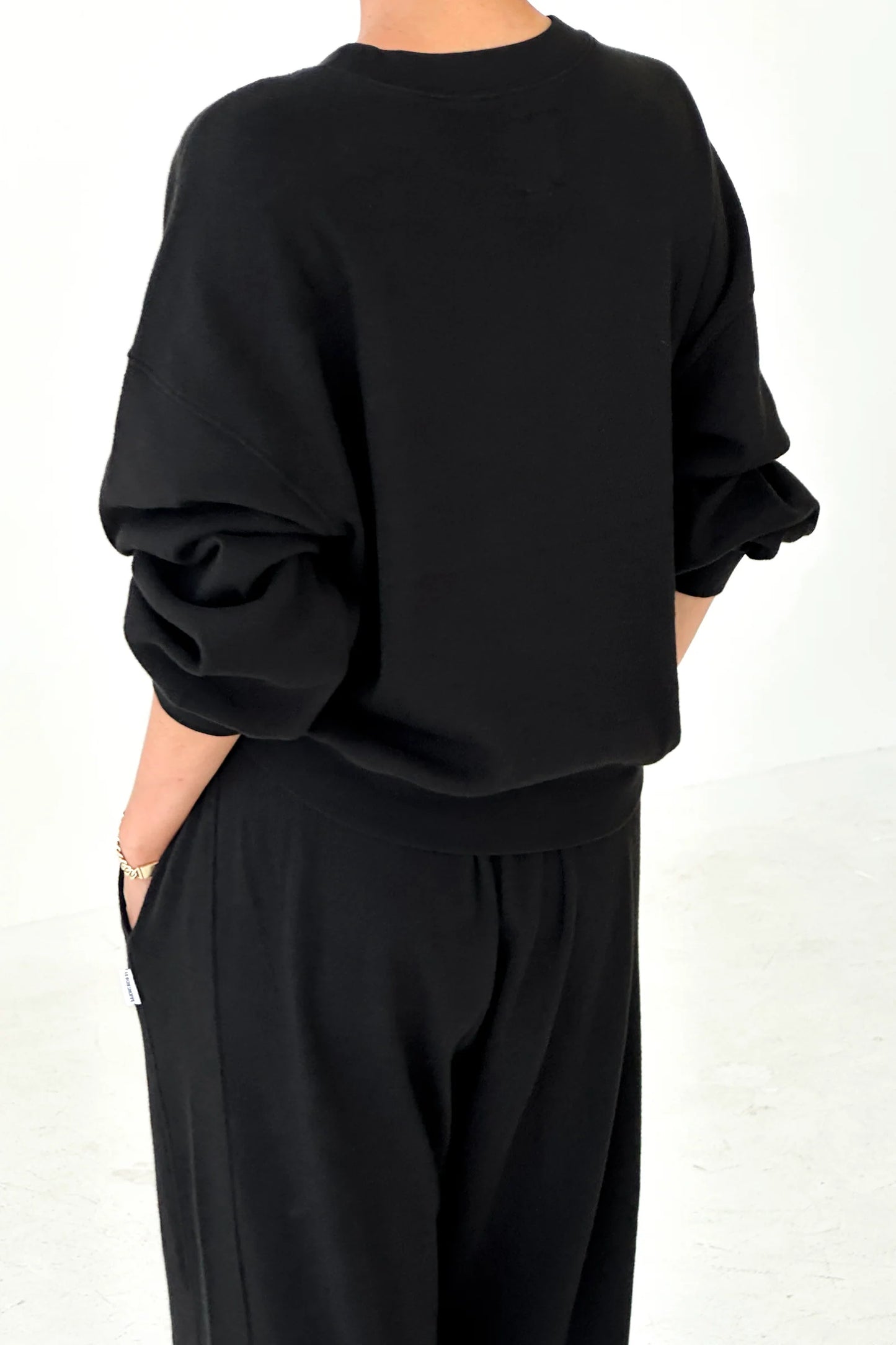 the POINTELLE sweatshirt, black