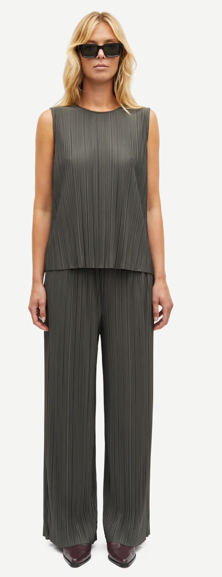 the SAUMA top, beluga