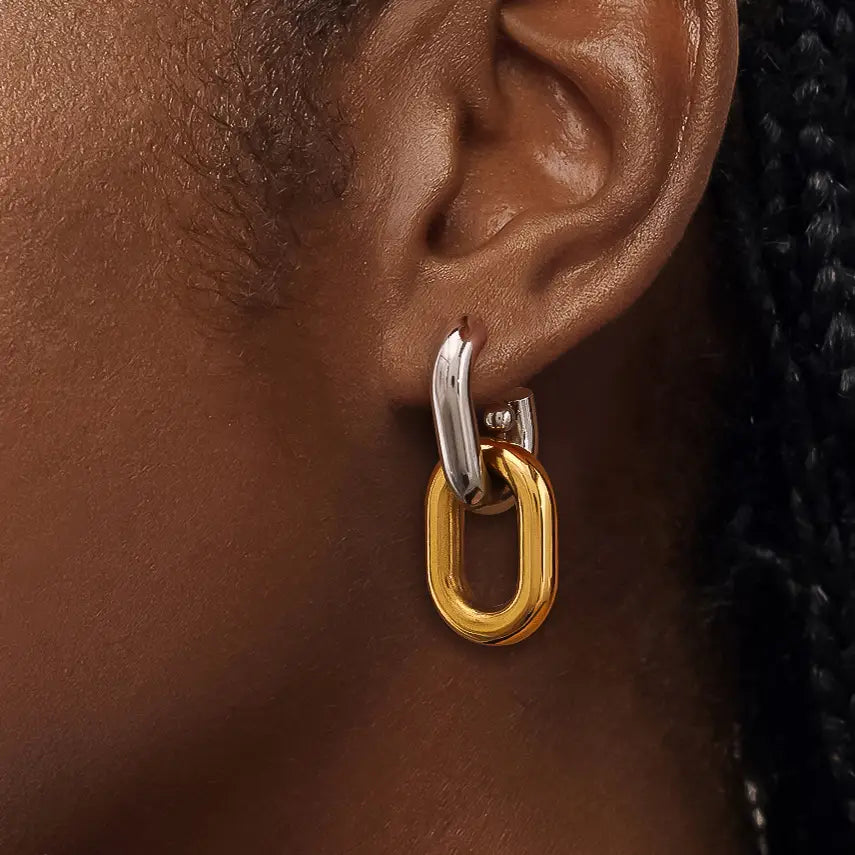 the METALLO earrings