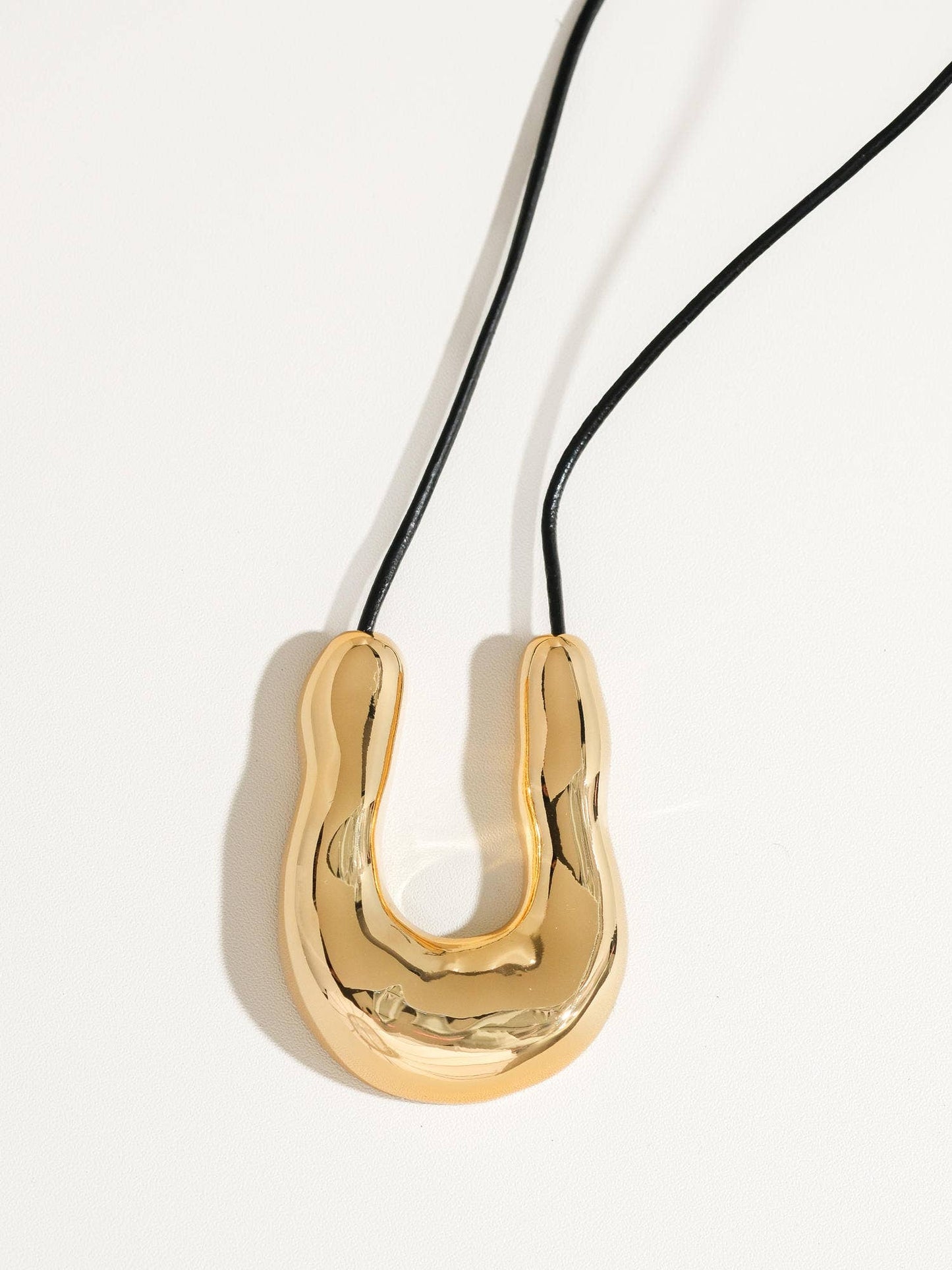 the HORSESHOE necklace