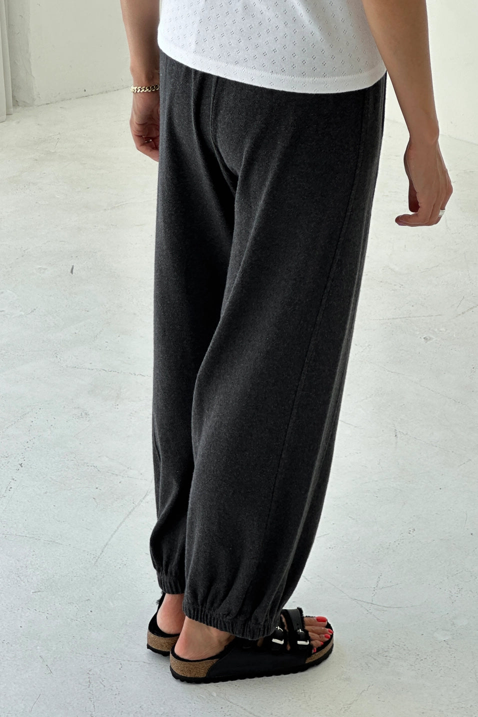 the POINTELLE pant, charcoal