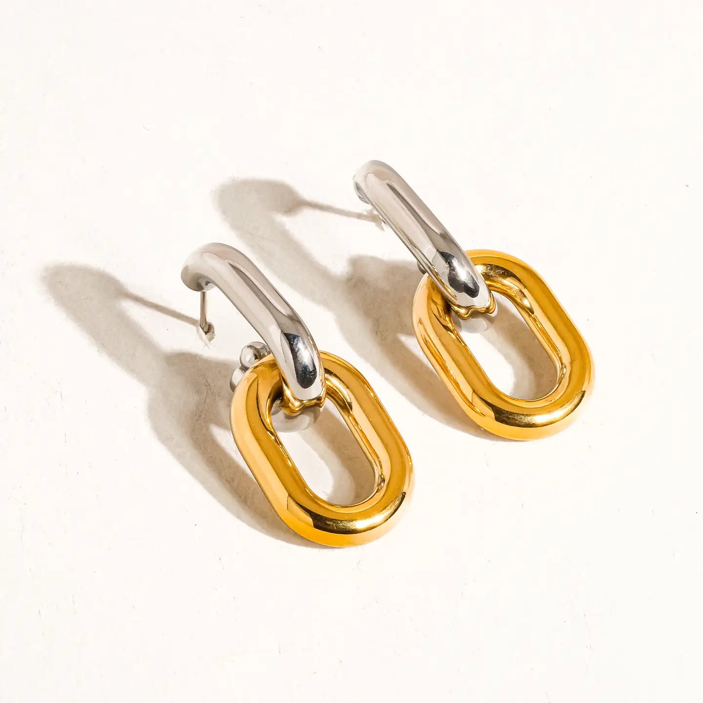 the METALLO earrings