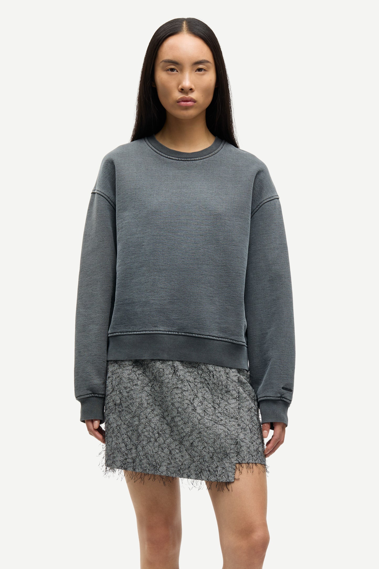 the SAVA sweatshirt, charcoal
