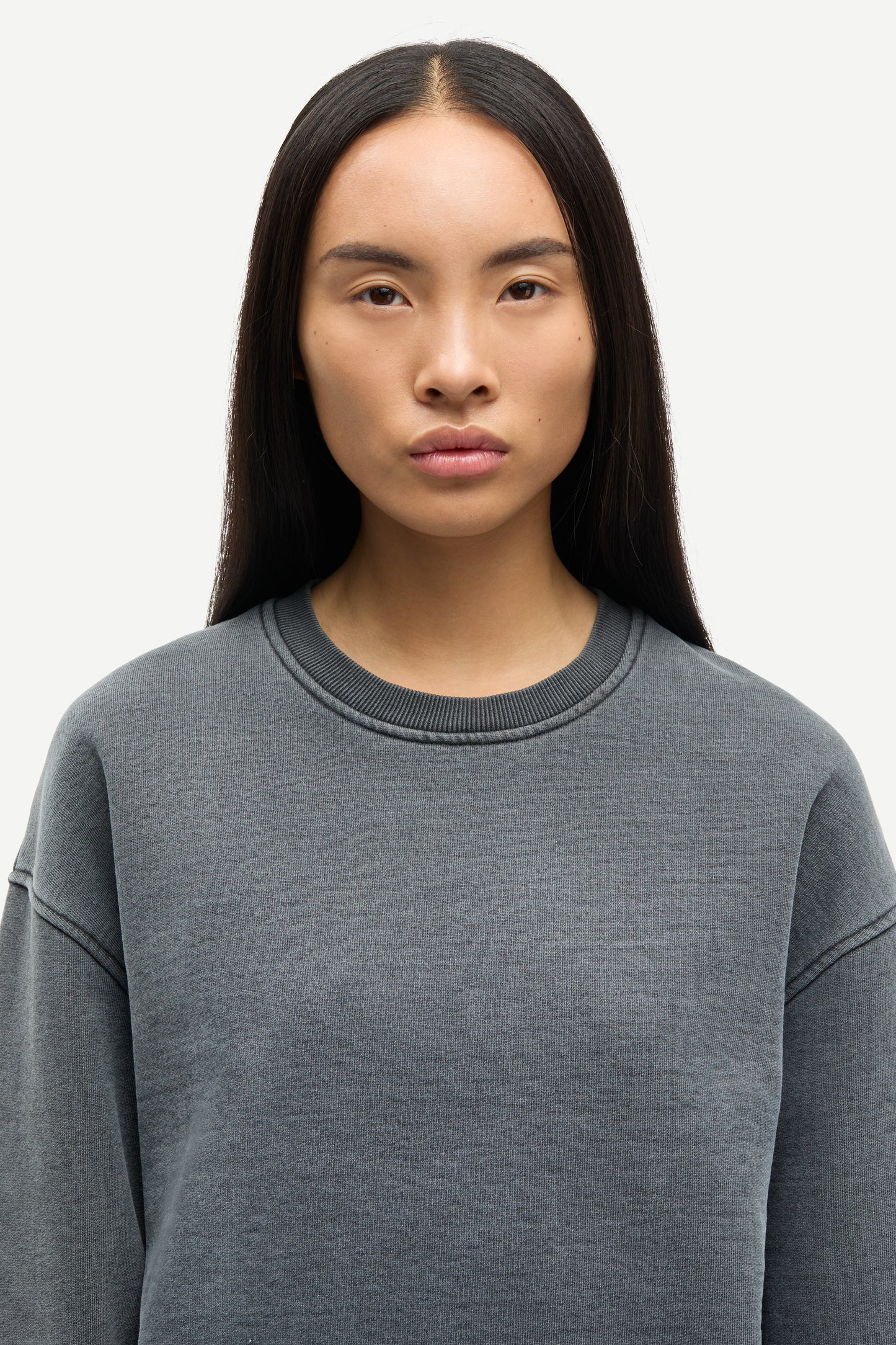 the SAVA sweatshirt, charcoal