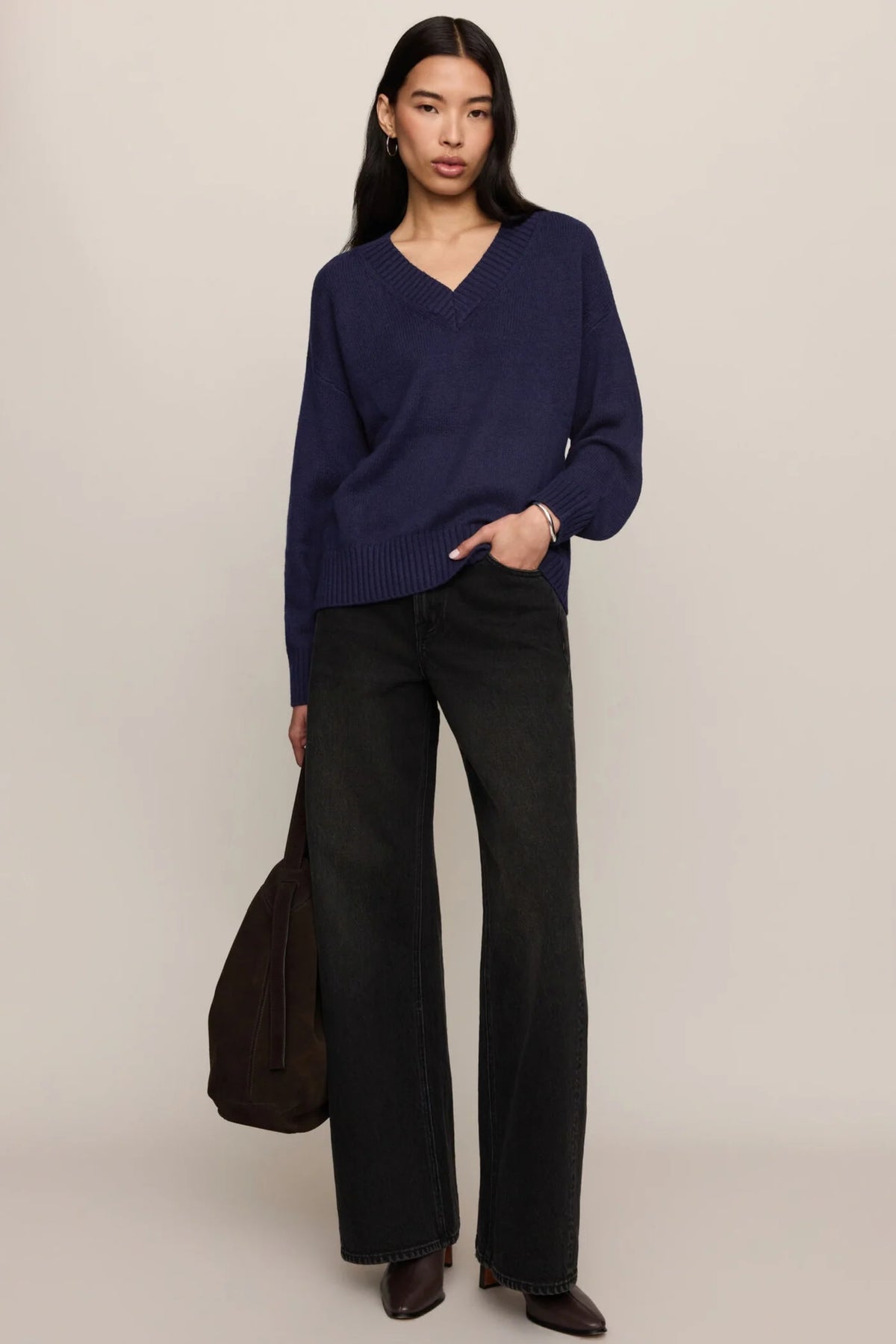 the CLOUD SPUN V, oxford blue