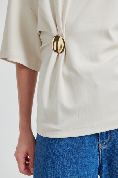 the ENORA brooch tee, soft beige
