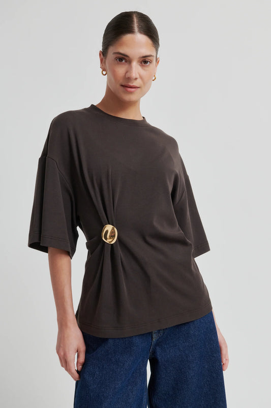 the ENORA brooch tee, chocolate torte