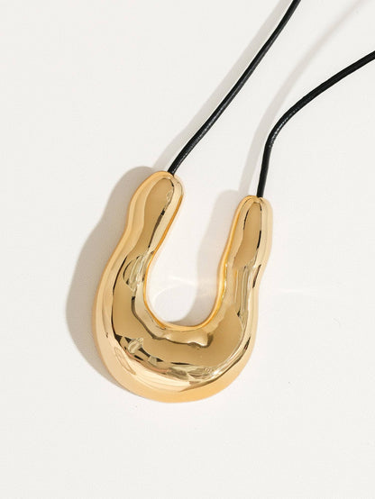 the HORSESHOE necklace