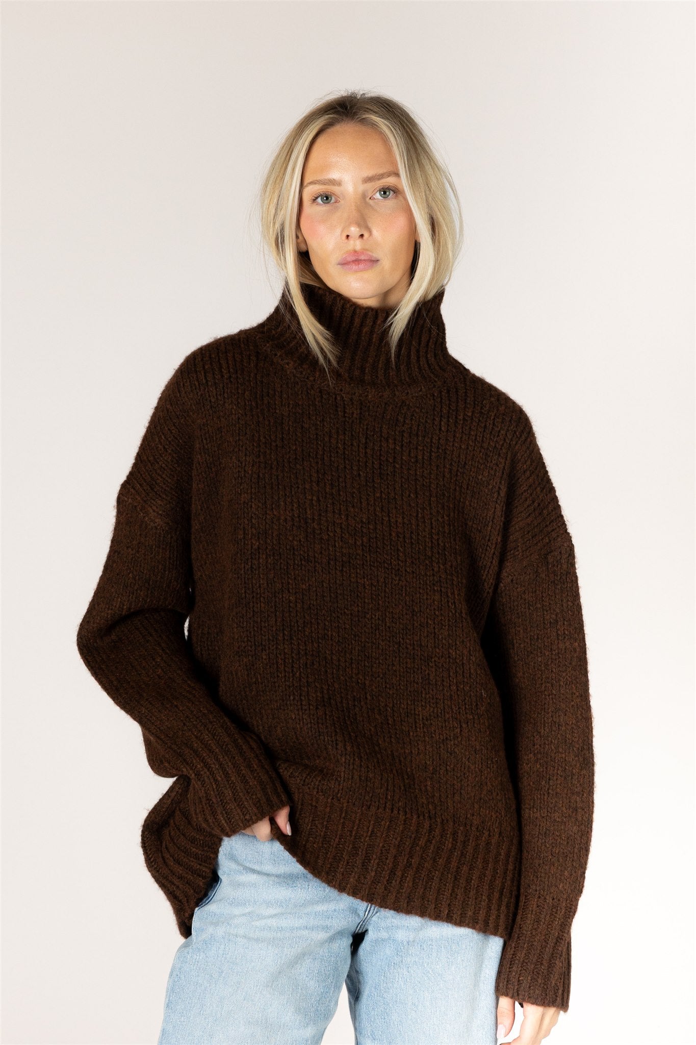 the AGGIE mock neck, cocoa mix