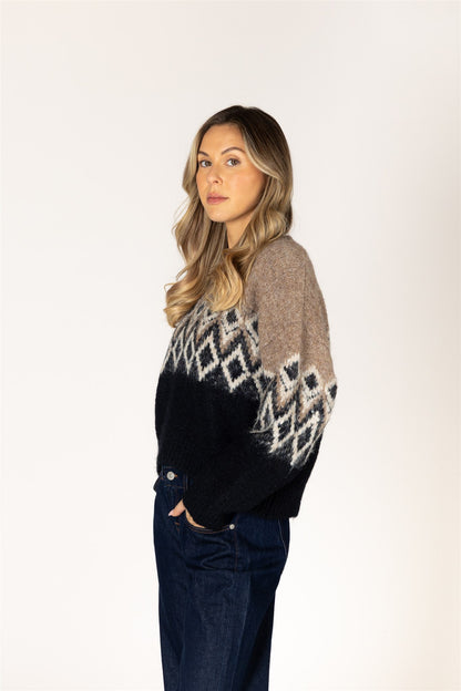 the FAIR ISLE crew neck, camel x black