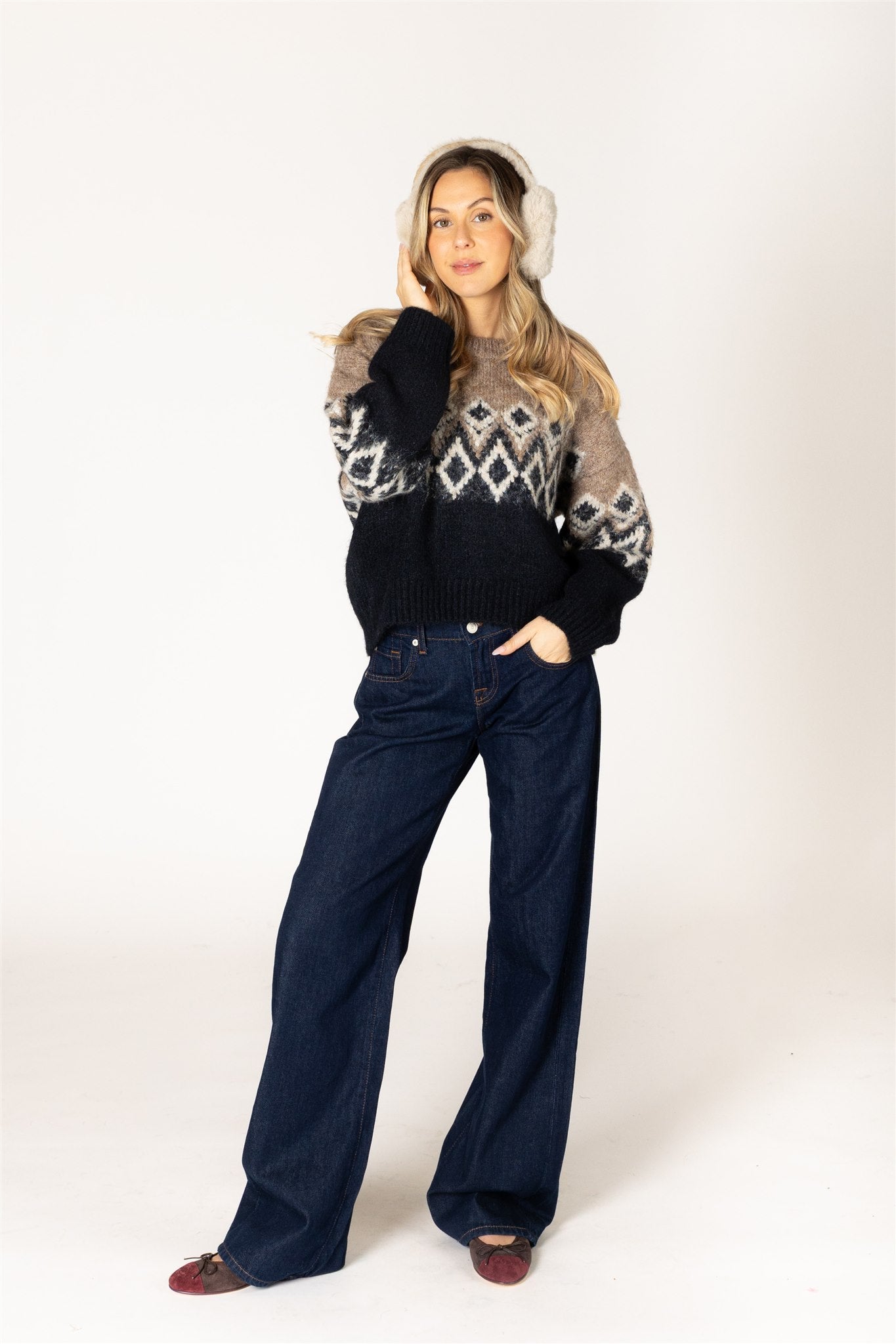 the FAIR ISLE crew neck, camel x black