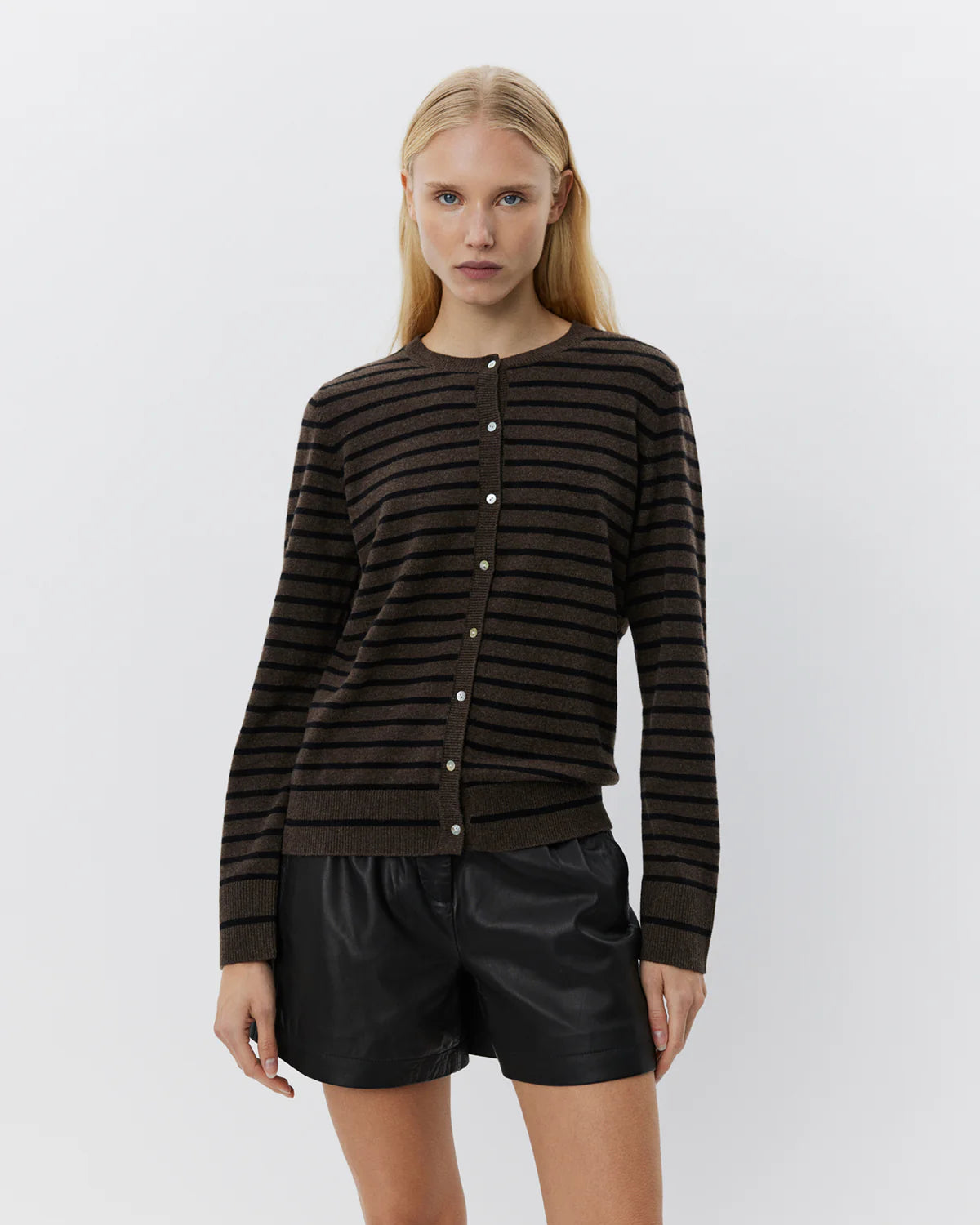 the CISSESW stripe cardigan, black x brown stripe