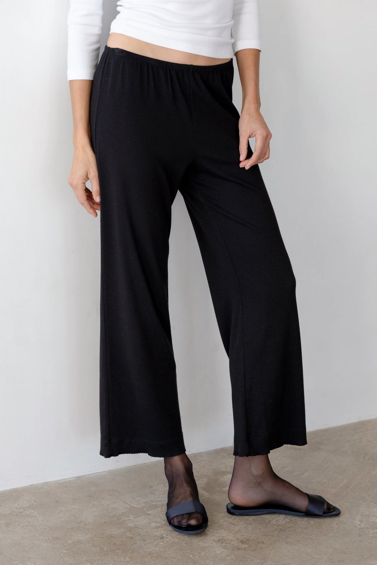 the BABY SCALLOP rib pant, jet