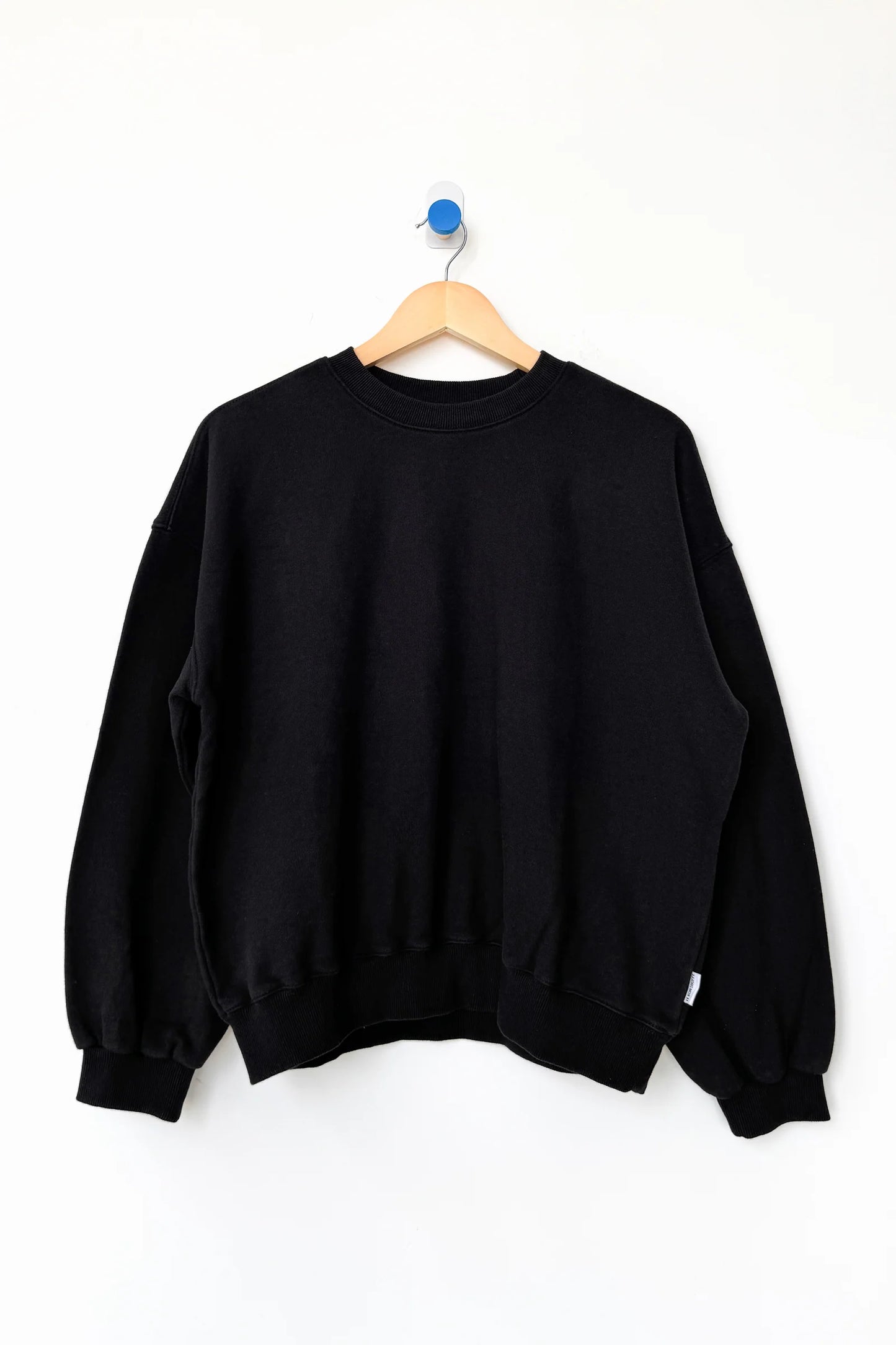 the CORE sweatshirt, black