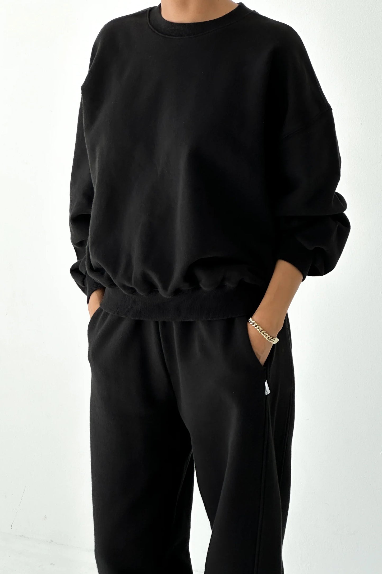 the CORE sweatshirt, black