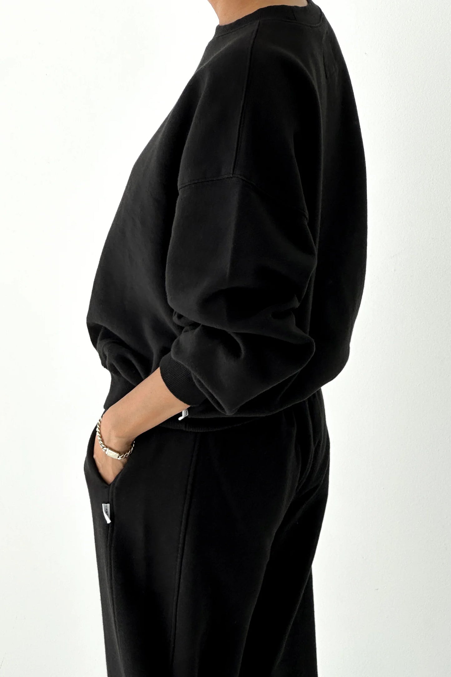 the CORE sweatshirt, black