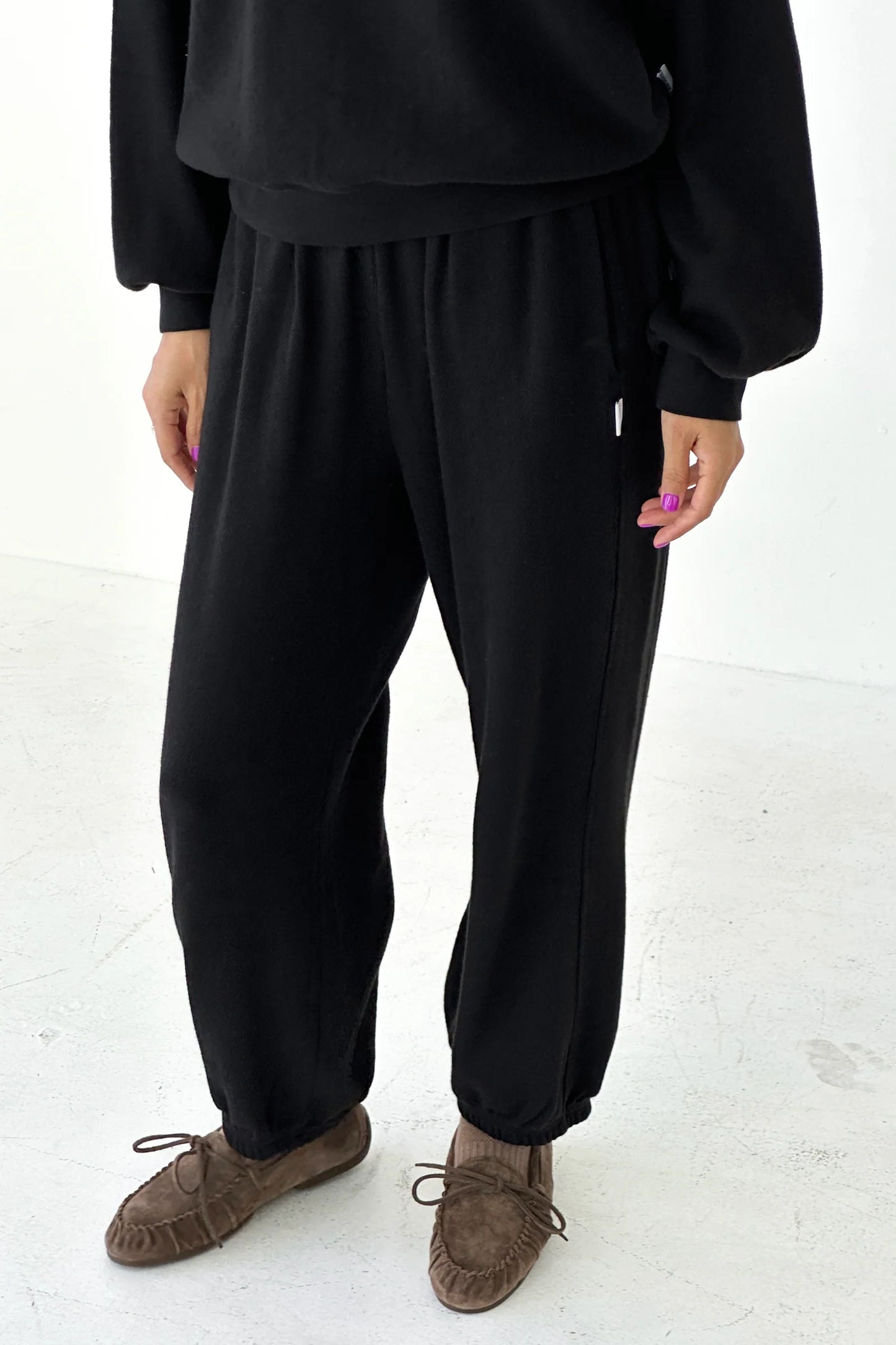 the POINTELLE pant, black