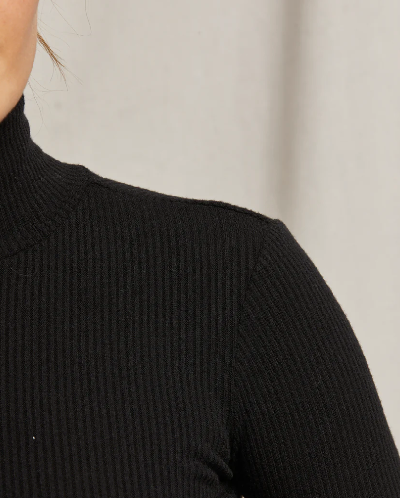the NOELLE rib turtleneck, true black