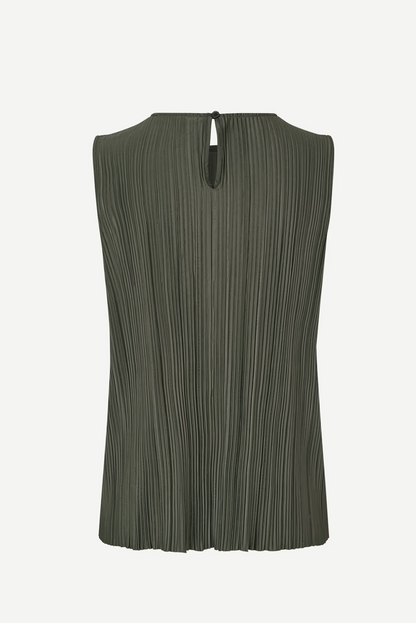 the SAUMA top, beluga