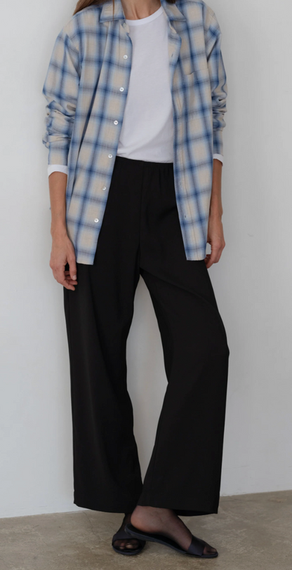 the CREPE simple pant, jet