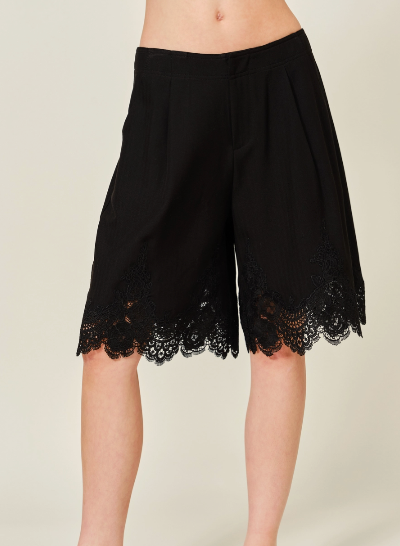 the LACE short, black
