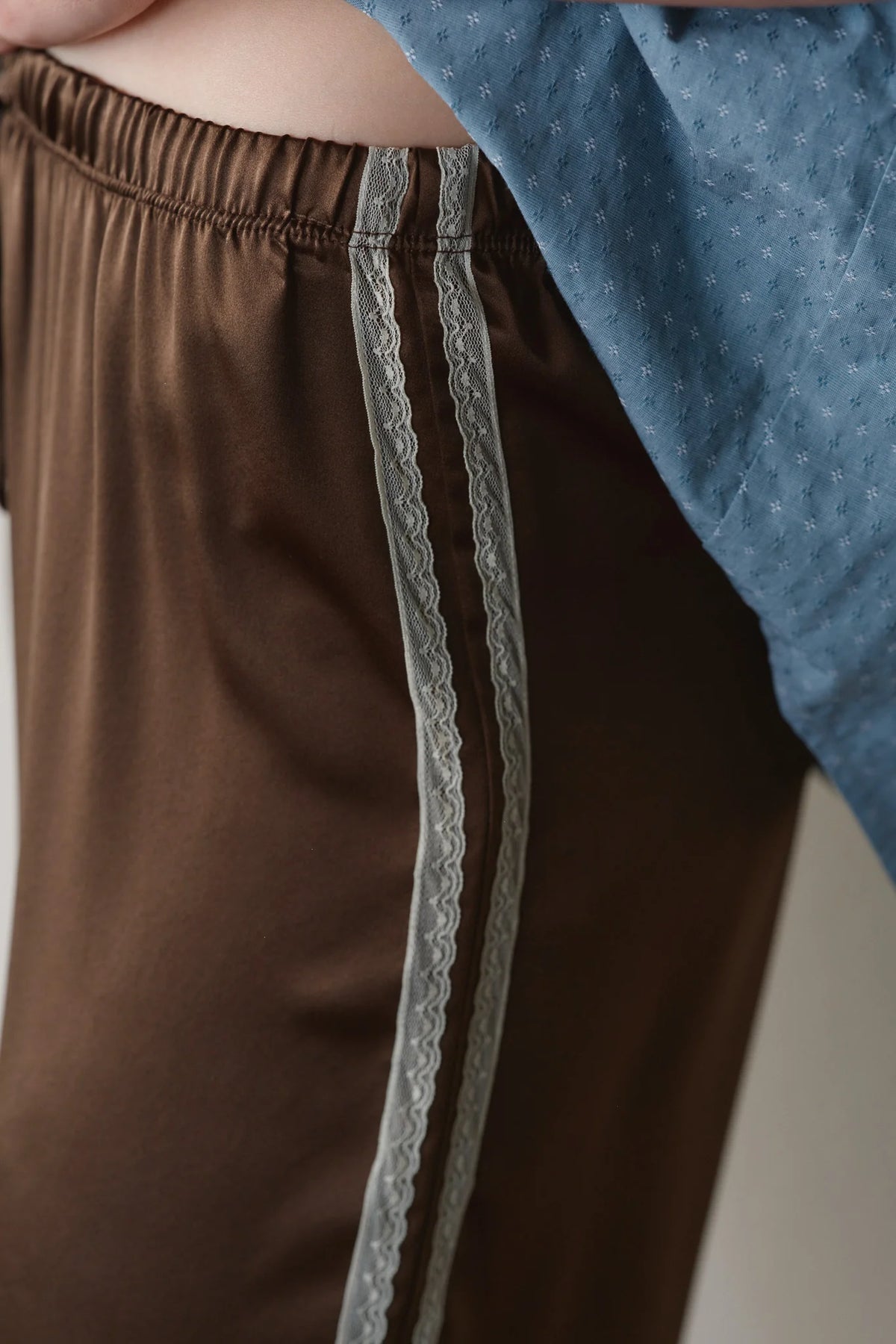 the SILK lace crop, espresso