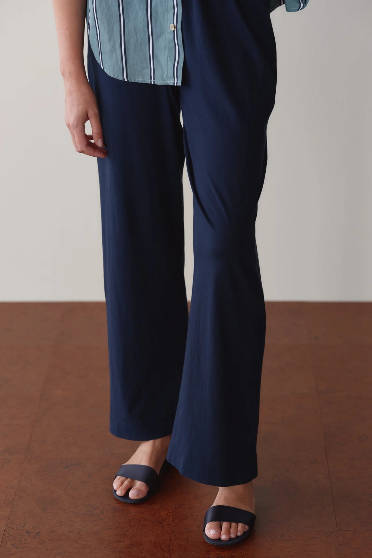 the JERSEY simple crop pant, navy