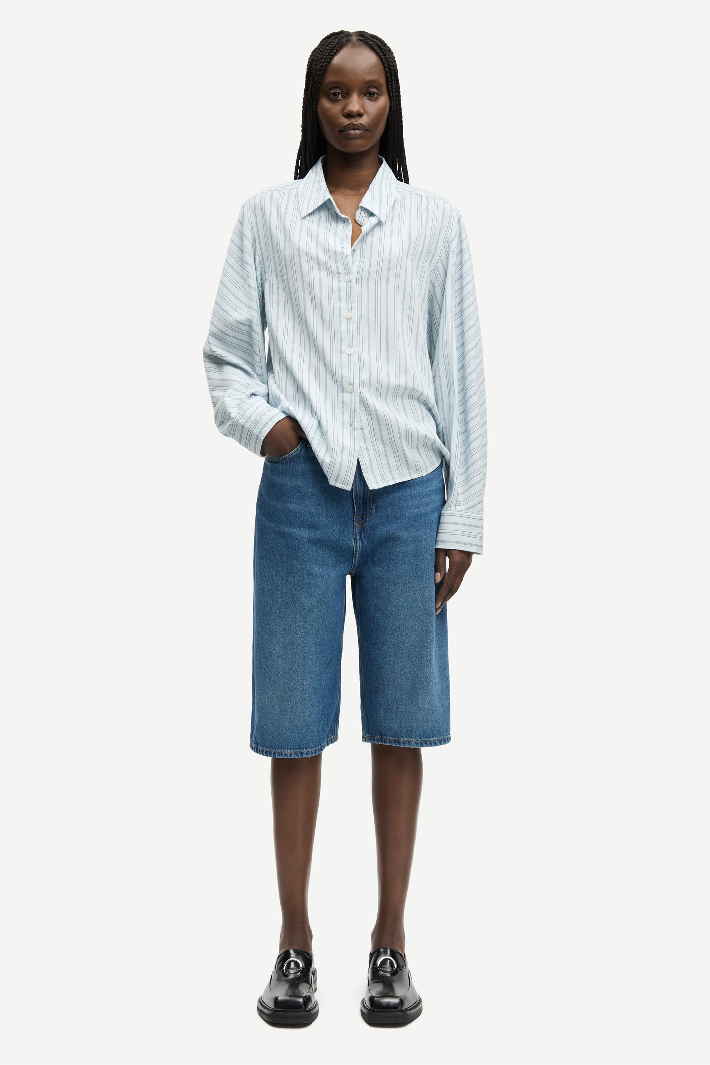 the SAREBECCA short, fluid denim