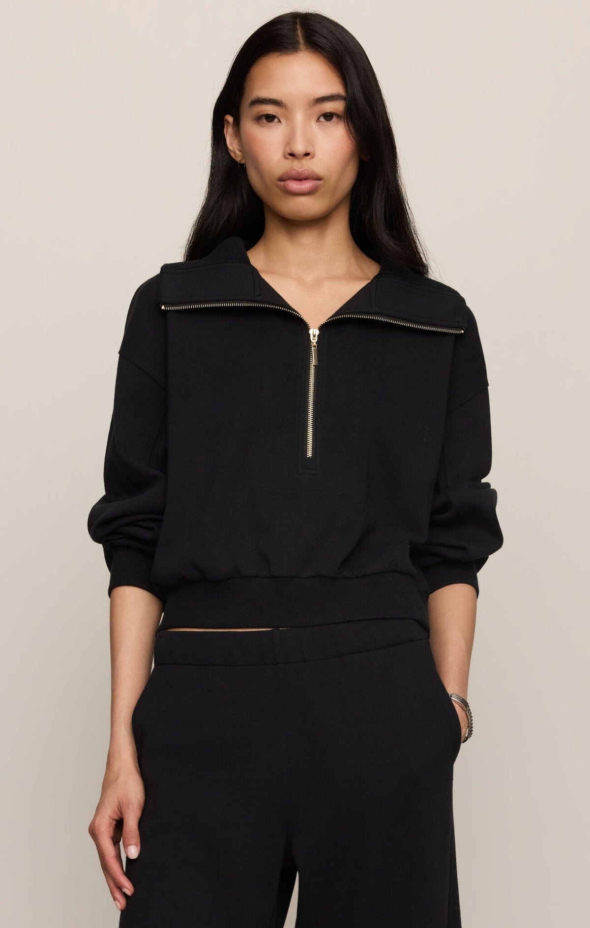 the GLOBE TROTTER sweatshirt